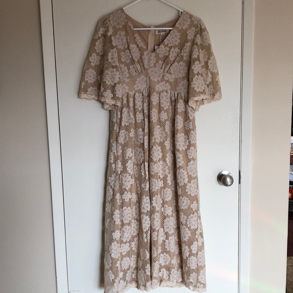 Small Boho Eternal Ivory White Lace Bridal/Engagement Dress NWT